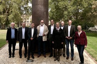 v.l. Dr. Wennemann (Projektträger Jülich des BMBF), Dr. Rainer Otter (BASF), Prof. Andreas Liese (TUHH), Dr. Axel Grimm (BASF), Prof. Harald Gröger (Uni Bielefeld), Dr. Angelika Langsch (BASF), Robert Hiessl (TUHH), Dr. Joscha Kleber (TUHH), Carmen Plass (Uni Bielefeld) v.l. Dr. Wennemann (Projektträger Jülich des BMBF), Dr. Rainer Otter (BASF), Prof. Andreas Liese (TUHH), Dr. Axel Grimm (BASF), Prof. Harald Gröger (Uni Bielefeld), Dr. Angelika Langsch (BASF), Robert Hiessl (TUHH), Dr. Joscha Kleber (TUHH), Carmen Plass (Uni Bielefeld)