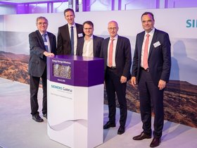 v. l. n. r. Prof. Dr.-Ing. Gerhard Schmitz, Technische Universität Hamburg (TUHH), Michael Prinz, Geschäftsführer Hamburg Energie GmbH, Andreas Feicht, Staatssekretär im Bundesministerium für Wirtschaft und Energie, Peter Tschentscher, Erster Bürgermeister der Freien und Hansestadt Hamburg und Markus Tacke, CEO Siemens Gamesa Renewable Energy. v. l. n. r. Prof. Dr.-Ing. Gerhard Schmitz, Technische Universität Hamburg (TUHH), Michael Prinz, Geschäftsführer Hamburg Energie GmbH, Andreas Feicht, Staatssekretär im Bundesministerium für Wirtschaft und Energie, Peter Tschentscher, Erster Bürgermeister der Freien und Hansestadt Hamburg und Markus Tacke, CEO Siemens Gamesa Renewable Energy.