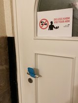Virenfrei eintreten - der Türöffner von Precious Plastic macht es möglich. Virenfrei eintreten - der Türöffner von Precious Plastic macht es möglich.