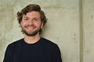 In neu gestalteten Werkstätten können sich Studierende mit elektronischen Altgeräten und dessen Bestandteilen vertraut machen. In neu gestalteten Werkstätten können sich Studierende mit elektronischen Altgeräten und dessen Bestandteilen vertraut machen.