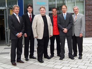 v.l.n.r.: Dr. Herbert Aly (ThyssenKrupp), Sebastian M&uuml;ller, Sebastian Melchior, Andreas Hempel, Dr.-Ing. Edwin Kreuzer (TUHH)