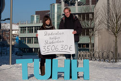 "Studenten helfen Studenten": Raphael Fischer und Anisa Rizvanolli, beide studieren Informatik-Ingenieurwesen an der TUHH.