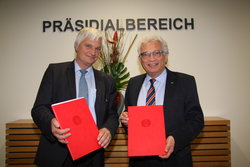UKE-Dekan Uwe Koch-Gromus (links) und TUHH-Präsident Garabed Antranikan