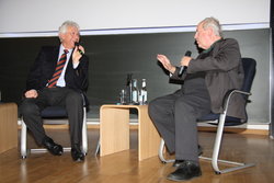Lebhaft diskutierten Dr. Harald Falckenberg (rechts) und Alexander Röder. 