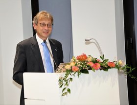 Präsident Andreas Timm-Giel gratulierte den Preisträger∗innen.