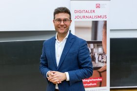 Prof. Christopher Buschow forscht zur Transformation im digitalen Journalismus.
