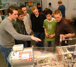 Schüler beim Tag der Technik 2009