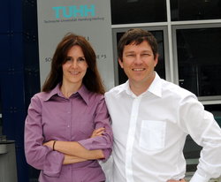 Dr. Nicole Richter und ihr australischer Kollege, Professor Guderjahn bei seinem Besuch im Juni an der TU Hamburg.