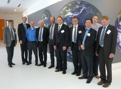 Die TUHH-Delegation im neueröffneten Resnick Institute.V.l.n.r.: Prof. Liese, Dr. Grote, Neil Fromer (Executive Director Resnick Institute), Prof. Antranikian, Prof. Knutzen, Prof. Heinrich, Prof. Grabe, Prof. Zeng, Wiebke Schultze, Prof. Schlüter