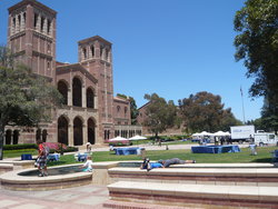Das Hauptgebäude der UCLA im Herzen von Los Angeles
