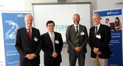 Von links nach rechts: Dr. Christoph Jermann, NUAA-Vize-Präsident Prof. Dr. Nie Hong, TUHH-Vizepräsident Lehre Prof. Dr. Sönke Knutzen, Präsident NIT Prof. Dr. Otto von Estorff