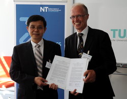 NUAA-Vize-Präsident Prof. Dr. Nie Hong (links) und Präsident NIT Prof. Dr. Otto von Estorff