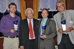 Professor Garabed Antranikian im Kreis der glücklichen Preisträgern des Biocat-Award 2012: Wolfgang Kroutil, Jeffrey Moore und Pierre Monsan