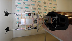 Voller Technik steckt das Rumpfmodell des Bewegungssimulators an der TUHH.