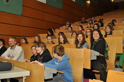 Die Schülerinnen und Schüler lauschten gebannt den Vorträgen im Audimax I.