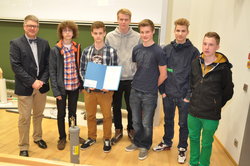 Die Klasse 9L2 vom Gymnasium Soltau baute die beste Handpumpe und wurde mit dem 1. Preis in der Kategorie Schüler ausgezeichnet