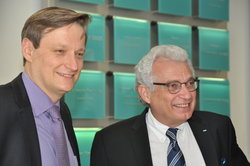 Prof. Stefan Palzer im Gespräch mit Präsident Antranikian.