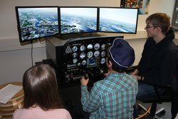 Der Flugsimulator des DLR_School_Lab ist bei Kindern und Jugendlichen immer sehr beliebt.