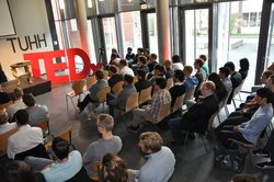 Die letzte TEDxTUHH-Konferenz fand im November 2013 im Lern- und Kommunikationszentrum der TUHH statt.
