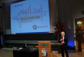 Professor Garabed Antranikian, Präsident der TUHH, bei der Eröffnung des 6. internationalen Biokatalyse-Kongresses 2012.