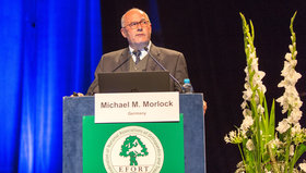 Morlock referierte im Prager Kongresszentrum in einem Plenarfestvortrag zum Thema „Wie wichtig ist heute noch das Implantatmaterial und der Implantattyp?"