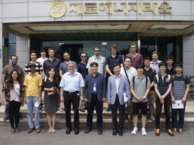 Die Teilnehmerinnen und Teilnehmer des Kurses mit Prof. Jin Taek Chung. (