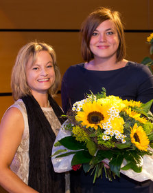 Verena Fritzsche, CEO des NIT, und Katharina Fegebank, Senatorin für Wissenschaft, Forschung und Gleichstellung (rechts) 
