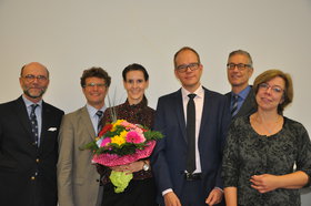 Nicole Richter und der Habilitationsausschuss mit den Professoren Cornelius Herstatt, Christian Ringle, Matthias Meyer, Dieter Kause und Professorin Kathrin Fischer (v.l.n.r.)