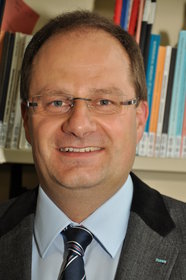 Der DECHEMA-Preisträger 2015 Prof. Dr.-Ing. Stefan Heinrich