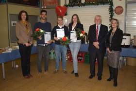 These are best students in NIT Class 17: Merle Emre, Malik Voß, Stephan Milius, Jessica Rudnik and Dieter Podlech and Verena Fritzsche (v.l.)