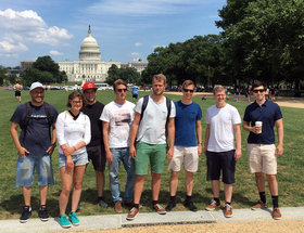 TUHH-Studierende des International Joint Graduate Course on Sustainable Energy am Capitol in Washington mit Begleitern von der University of Maryland.