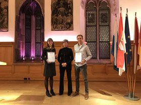 (v.l.) Nina Lohnert, VWI-Präsidentin Dr.-Ing. Frauke Weichhardt und Bachelorpreis-Preisträger bei der Preisverleihung.