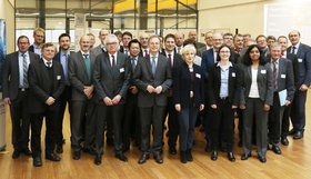 Die Vertreterinnen und Vertreter der zwölf Forschungslabore Mikroelektronik Deutschland (ForLab)bei der Übergabe der Förderurkunden in Aachen.