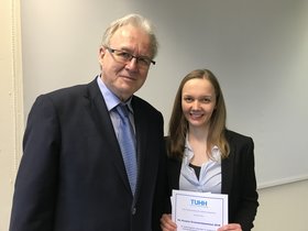 Dr. Björn Kourist und die Preisträgerin Rieke Hagemann