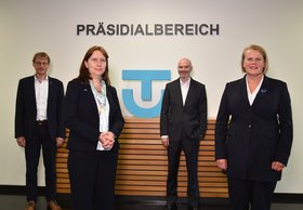 Neues Präsidium der TU Hamburg: (v.l.n.r.) Prof. Andreas Timm-Giel, Prof. Irina Smirnova, Arne Burda, Prof. Kerstin Kuchta.