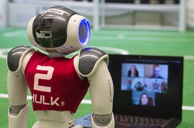 In diesem Jahr tauschten sich die internationalen Robotik-Teams im Video-Call miteinander aus.