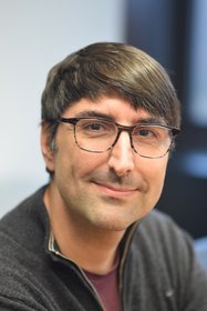 Als neuer TU-Professor definiert Riccardo Scandariato Software-Engineering-Methoden, die Entwicklern helfen, sicherere und datenschutzfreundlichere Anwendungen zu erstellen.