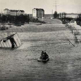 Die Wilhelmsburger Reichsstraße endete bei der Sturmflut 1962 in einem riesigen See.