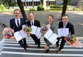 Die Preisträger∗innen (v.l.n.r.): Dr. Maximilian Stark, Dr. Jens Johannsen, Jana Langholz und Bartosz Tegowski.