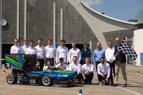 80 Studierende der TU Hamburg haben ein Jahr an dem elektrisch betriebenen Rennwagen getüftelt.