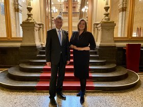 TU President Andreas Timm-Giel and Science Senator Katharina Fegebank on the occasion of the Senate's adopted package of measures at Hamburg City Hall. Photo: BWFGB