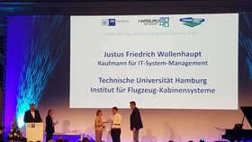 Große Bühne für einen der Besten seines Jahrgangs 2022: Justus Wollenhaupt in der Handelskammer Hamburg