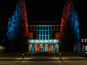 Die Feier fand mit rund 1.000 Gästen in der Friedrich-Ebert-Halle statt.