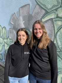 Luise Degen (links) und Svenja Damberg stärken als Faculty Innovation Fellows das Nachhaltigkeitsbewusstsein an der TU Hamburg.