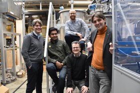 Five of the seven founders in the technical center at TU Hamburg: Dirk Weinrich, Raman Subrahmanyam, Alberto Bueno (top), Marc Fricke and Pavel Gurikov (from left to right). Photo: TU Hamburg