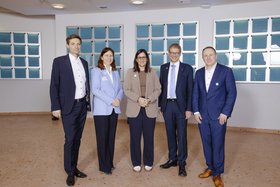 Die feierliche BlueMat-Er&ouml;ffung steht kurz bevor: Clustersprechende Prof. Christian Cyron, Prof. Irina Smirnova, Wissenschaftssenatorin Maryam Blumenthal, TU-Pr&auml;sident Prof. Andreas Timm-Giel und Clustersprecher Prof. Patrick Huber.