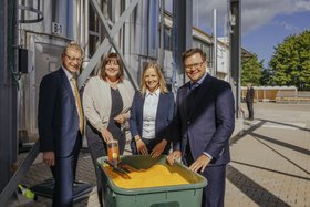 TUHH-Pr&auml;sident Prof. Andreas Timm-Giel, Senatorin Katharina Fegebank, traceless-Gesch&auml;ftsf&uuml;hrerin Dr. Anne Lamp und Bundesminister Carsten Schneider (v.l.) bei der Er&ouml;ffnung (